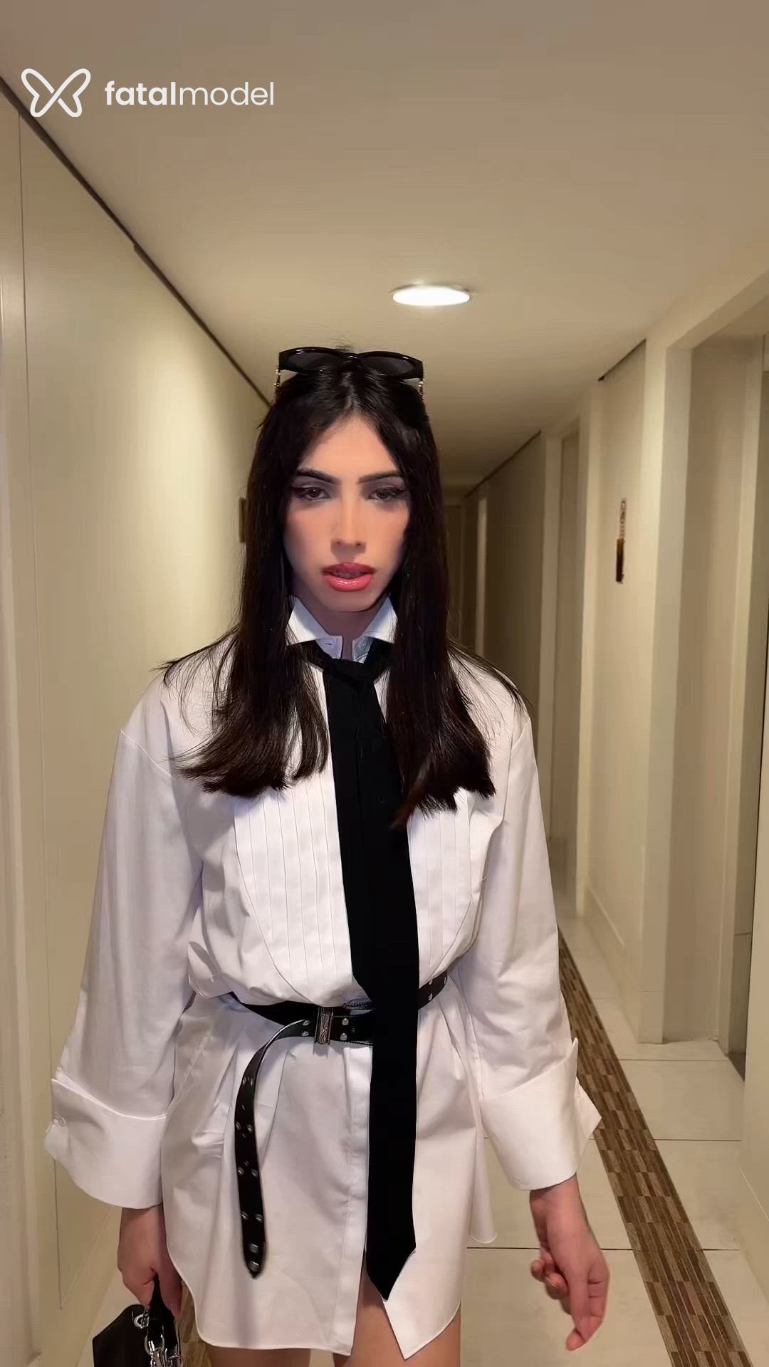 Acompanhante mulher trans com cabelo castanho de olhos castanhos - Helloysa Prado Acompanhante mulher trans com cabelo castanho de olhos castanhos - Helloysa Prado