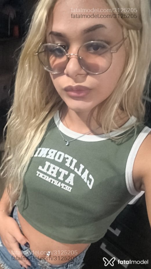 Acompanhante mulher trans loira (o) de olhos pretos - Andressa