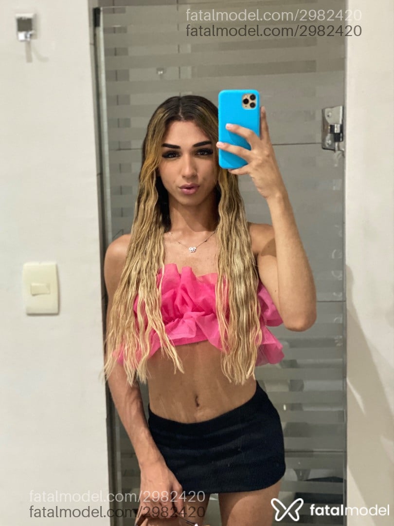 Acompanhante mulher trans morena (o) de olhos castanhos - Lara