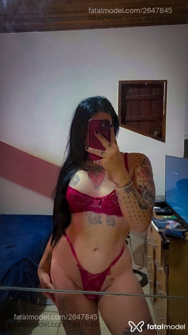 Acompanhante mulher trans morena (o) de olhos pretos - Nath Poison