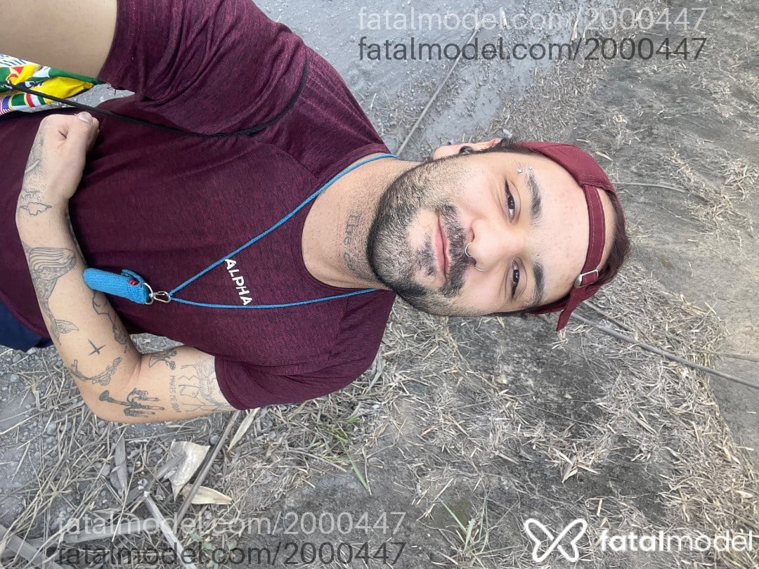 Acompanhante homem com cabelo castanho de olhos castanhos - Scherry