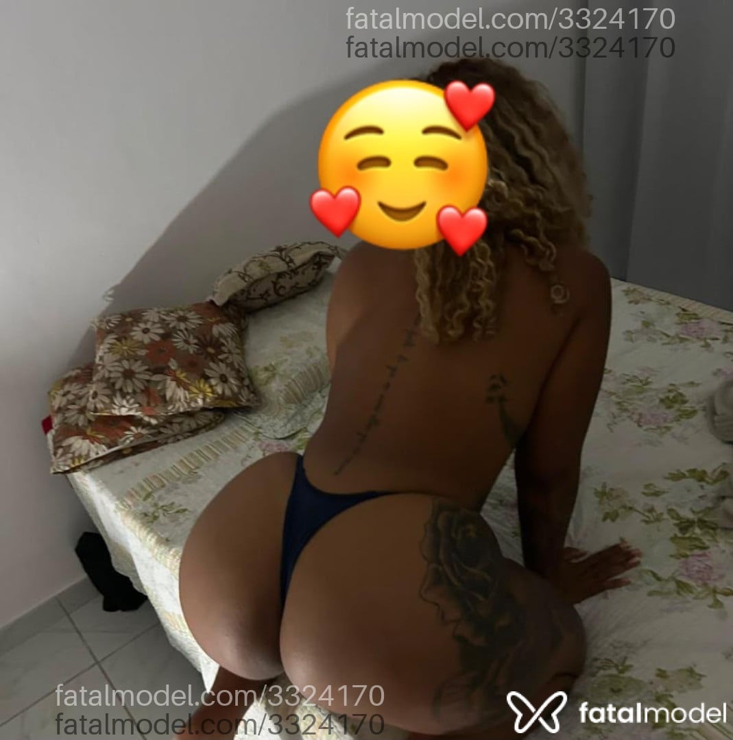 Acompanhante mulher loira (o) de olhos castanhos - Layss