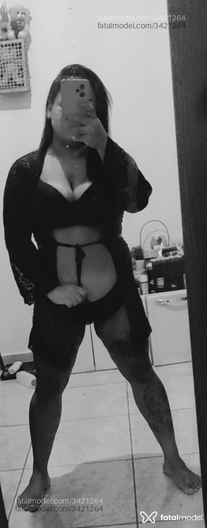 Acompanhante mulher morena (o) de olhos cinza - Jennifer