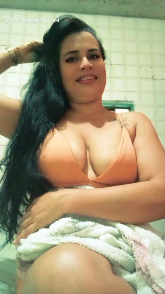 Acompanhante mulher sem cabelo de olhos pretos - Carla