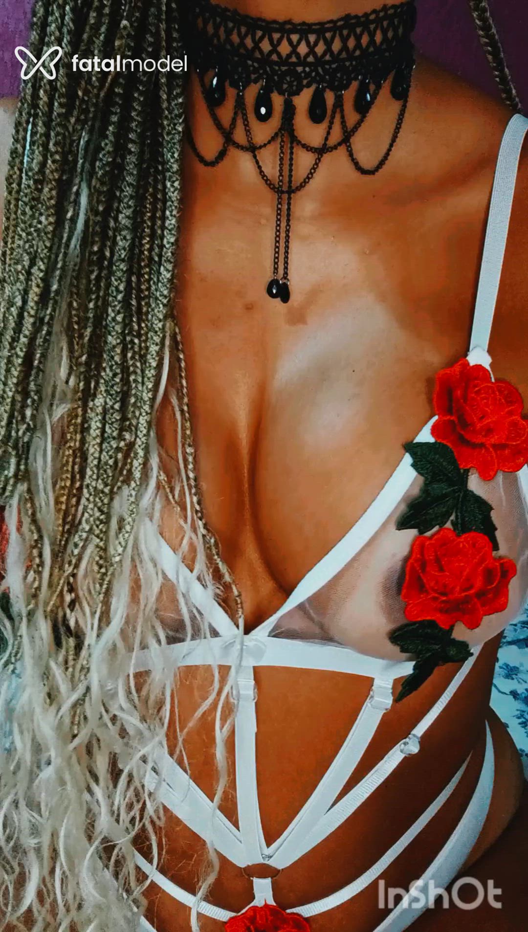 Acompanhante mulher com cabelo castanho de olhos mel - Maya Aguiar