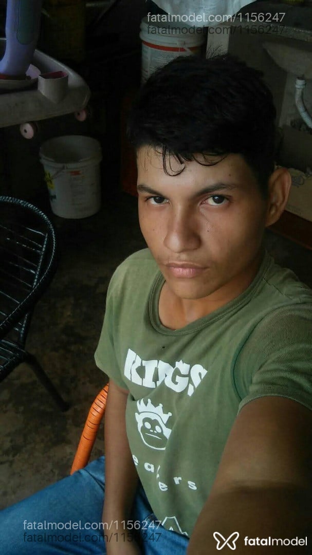 Acompanhante homem com cabelo castanho de olhos castanhos - Paulo