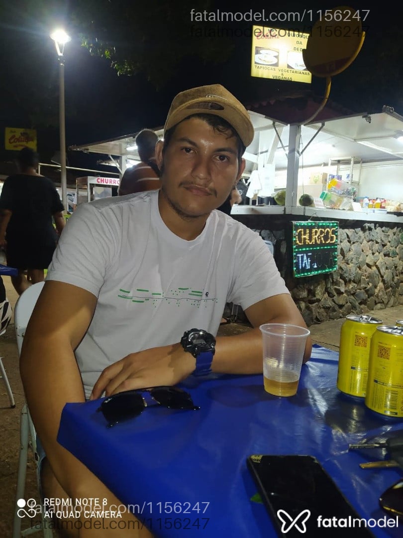 Acompanhante homem com cabelo castanho de olhos castanhos - Paulo
