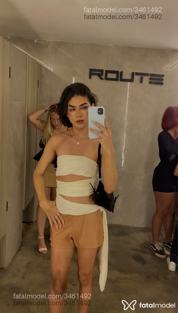 Acompanhante mulher trans morena (o) de olhos castanhos - Isabella