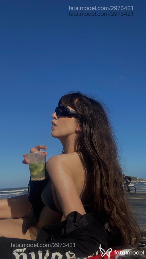Acompanhante mulher com cabelo castanho de olhos castanhos - Ali Pas