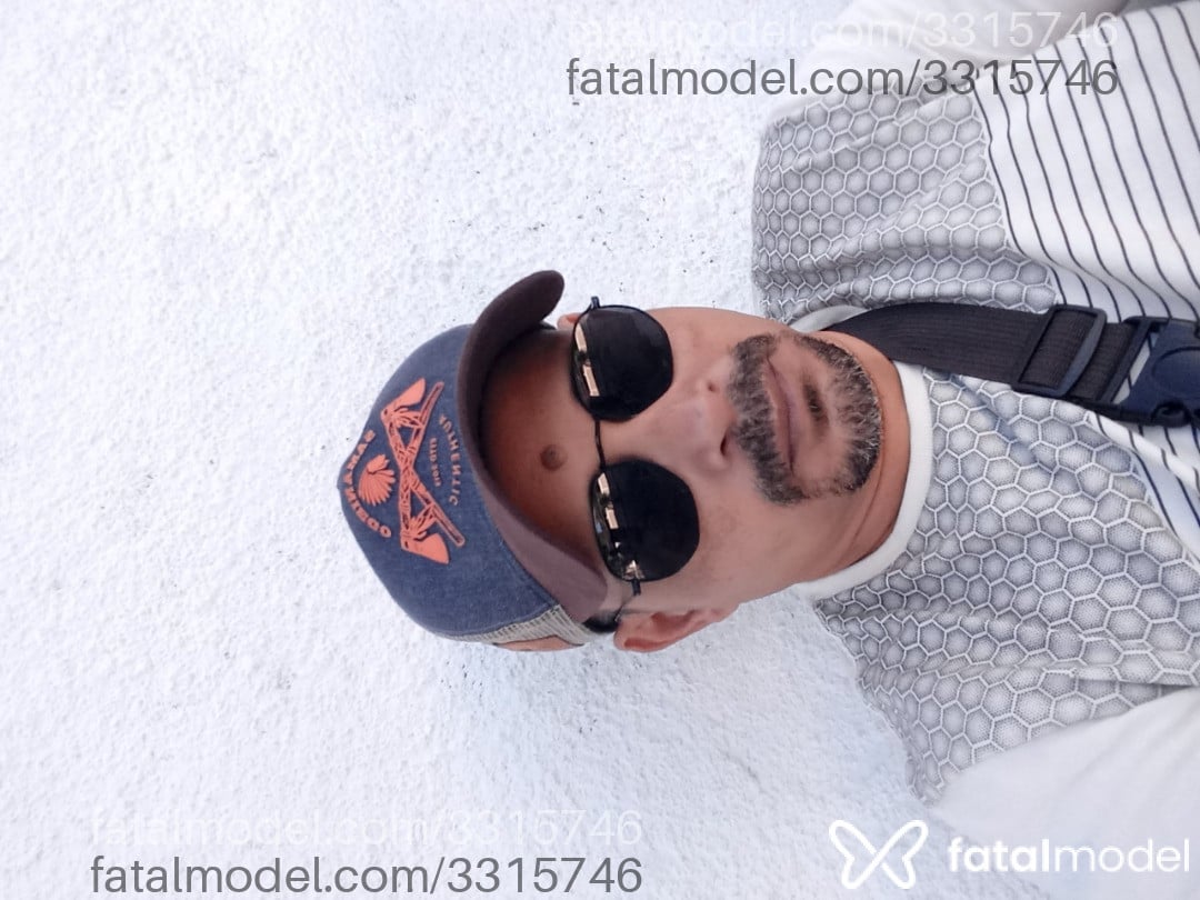 Acompanhante homem morena (o) de olhos pretos - Minho