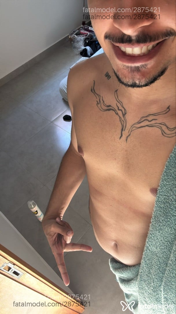 Acompanhante homem morena (o) de olhos castanhos - Yago