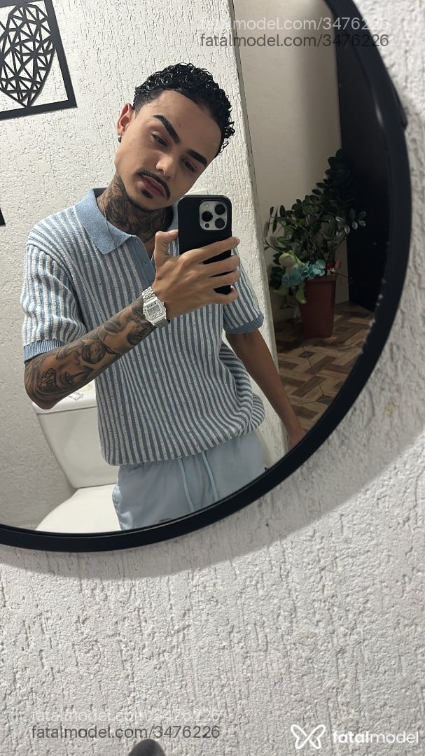 Acompanhante homem morena (o) de olhos castanhos - Andrade