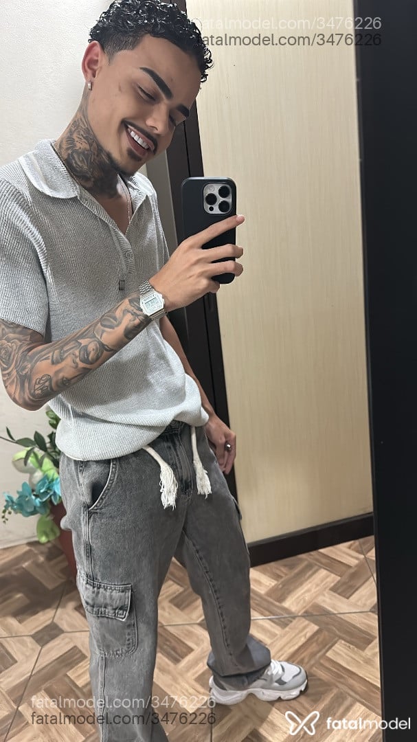 Acompanhante homem morena (o) de olhos castanhos - Andrade