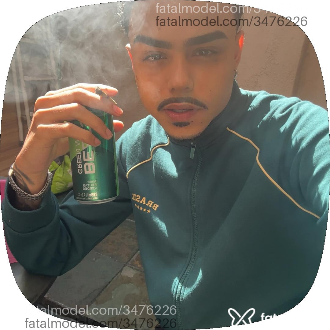 Acompanhante homem morena (o) de olhos castanhos - Andrade