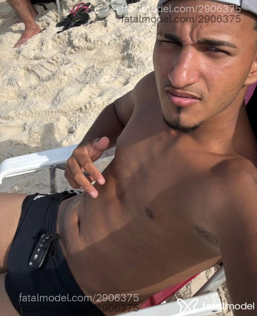 Acompanhante homem com cabelo castanho de olhos castanhos - Joaquim