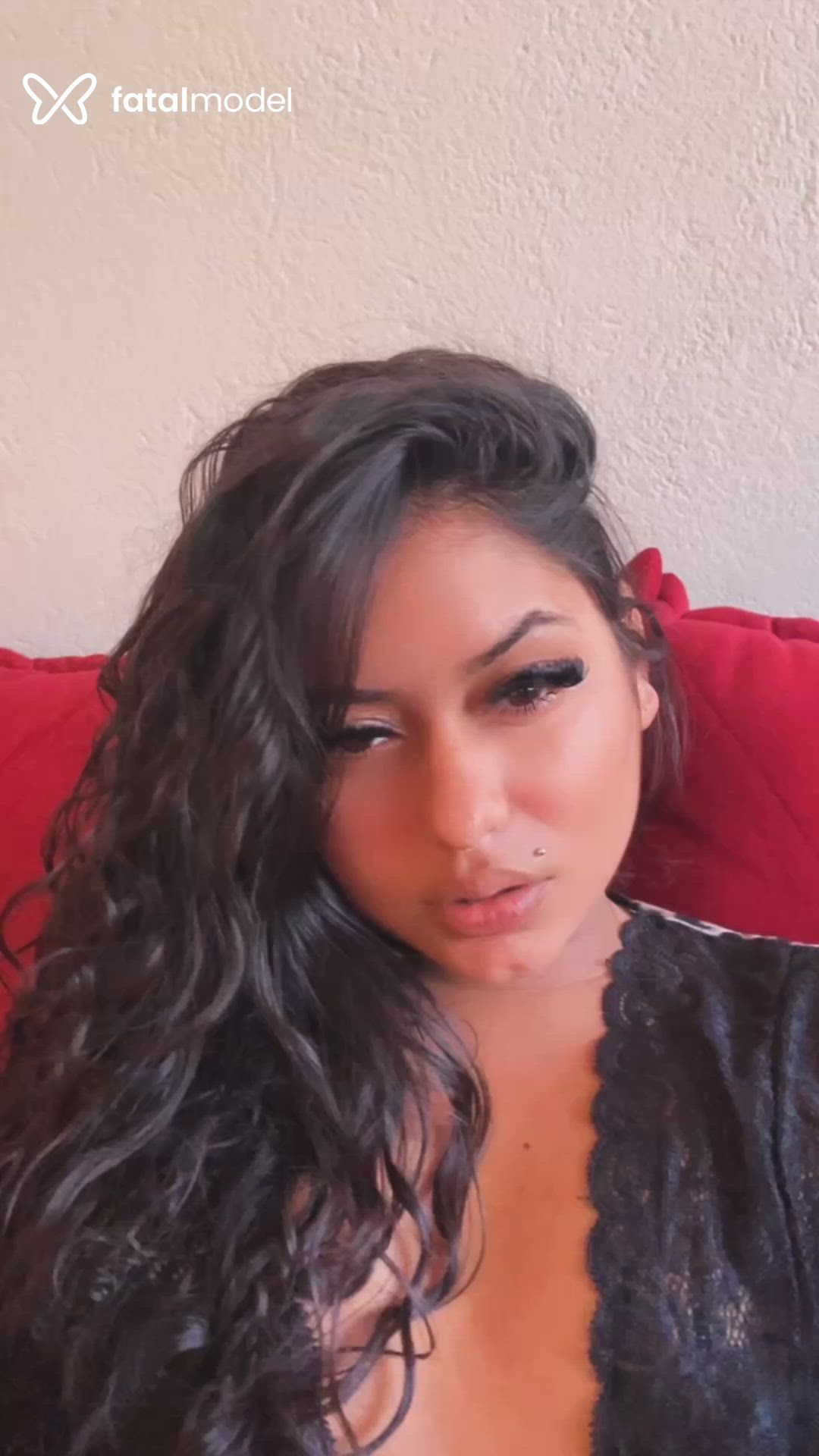 Acompanhante mulher morena (o) de olhos pretos - Sabrina