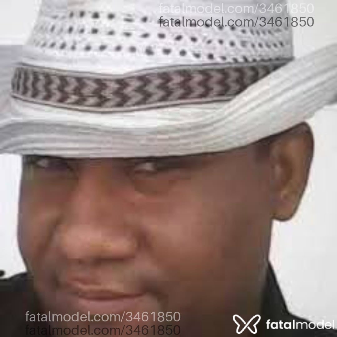 Acompanhante homem sem cabelo de olhos pretos - Diogo
