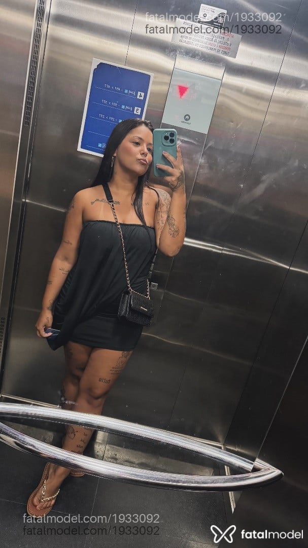 Acompanhante mulher com cabelo castanho de olhos castanhos - Lara Costa