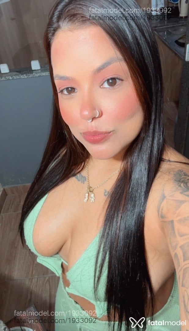Acompanhante mulher com cabelo castanho de olhos castanhos - Lara Costa