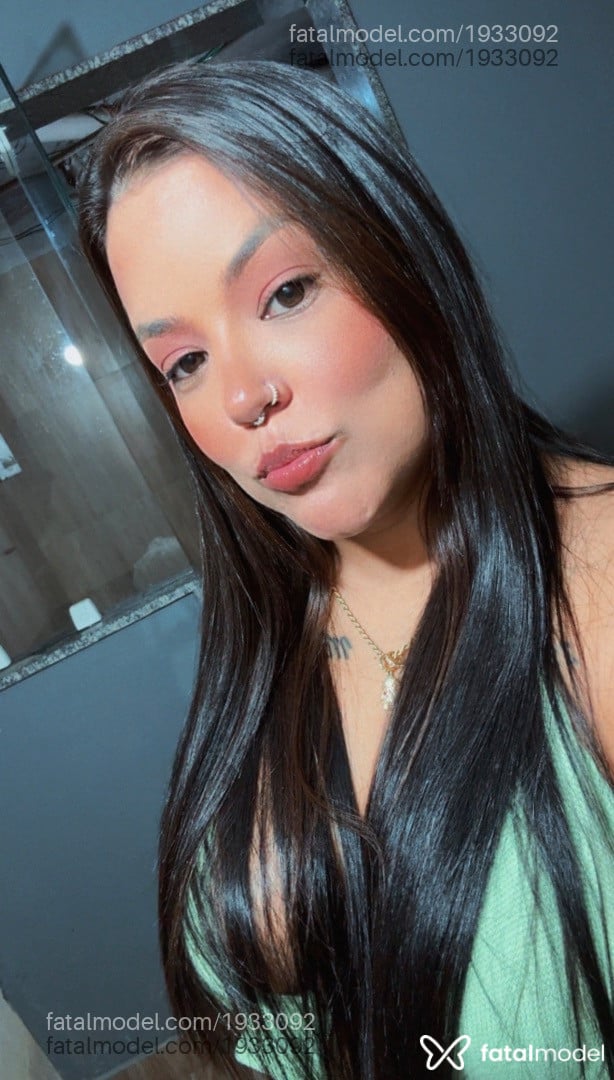 Acompanhante mulher com cabelo castanho de olhos castanhos - Lara Costa