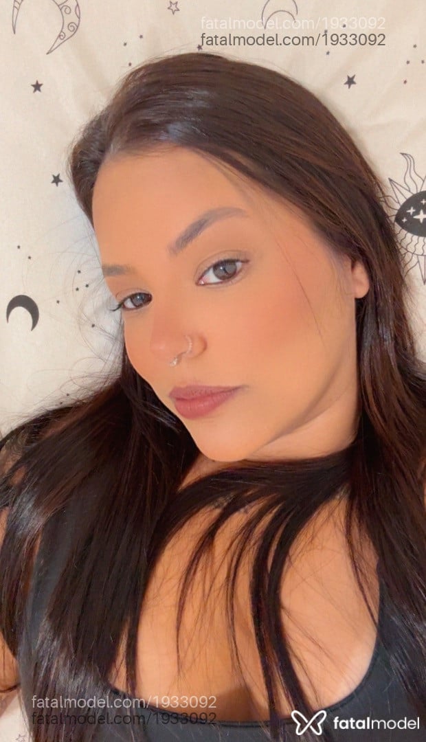 Acompanhante mulher com cabelo castanho de olhos castanhos - Lara Costa