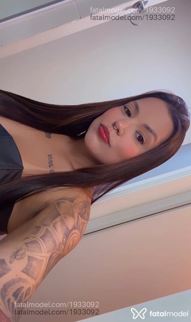 Acompanhante mulher com cabelo castanho de olhos castanhos - Lara Costa