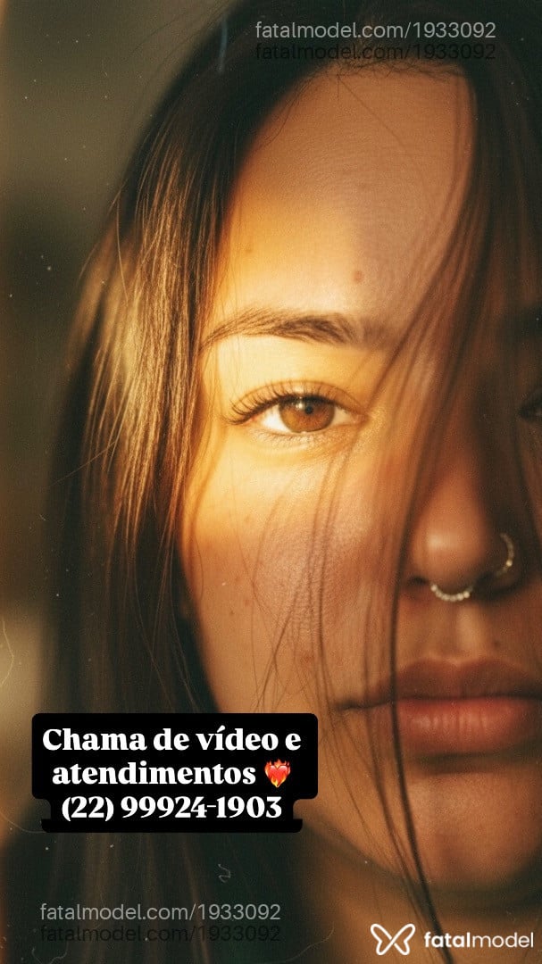 Acompanhante mulher com cabelo castanho de olhos castanhos - Lara Costa