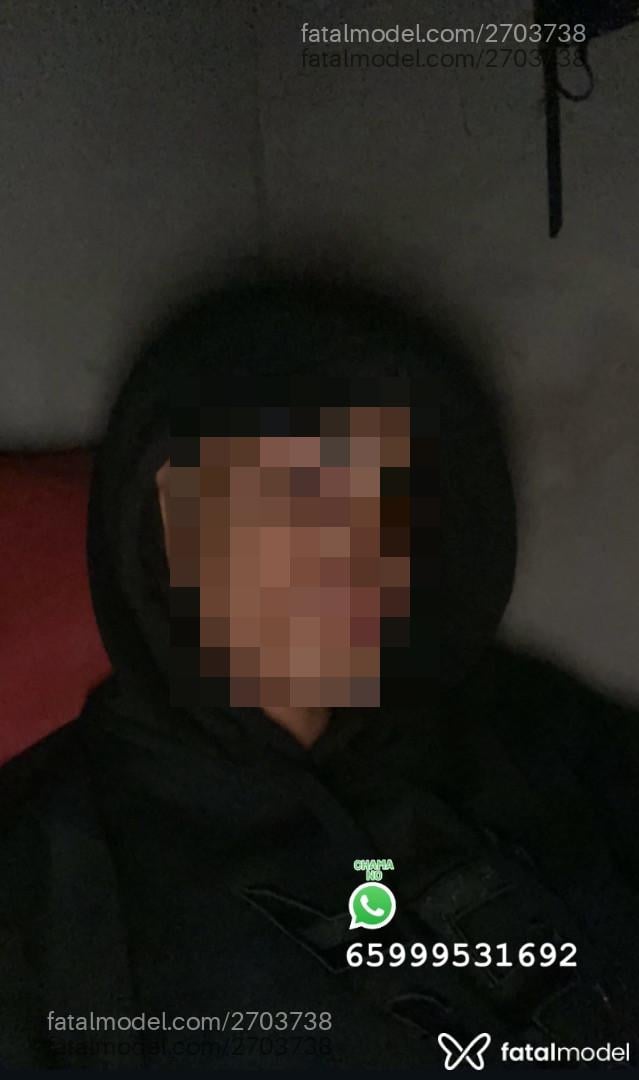 Acompanhante homem com cabelo castanho de olhos castanhos - Kayozin