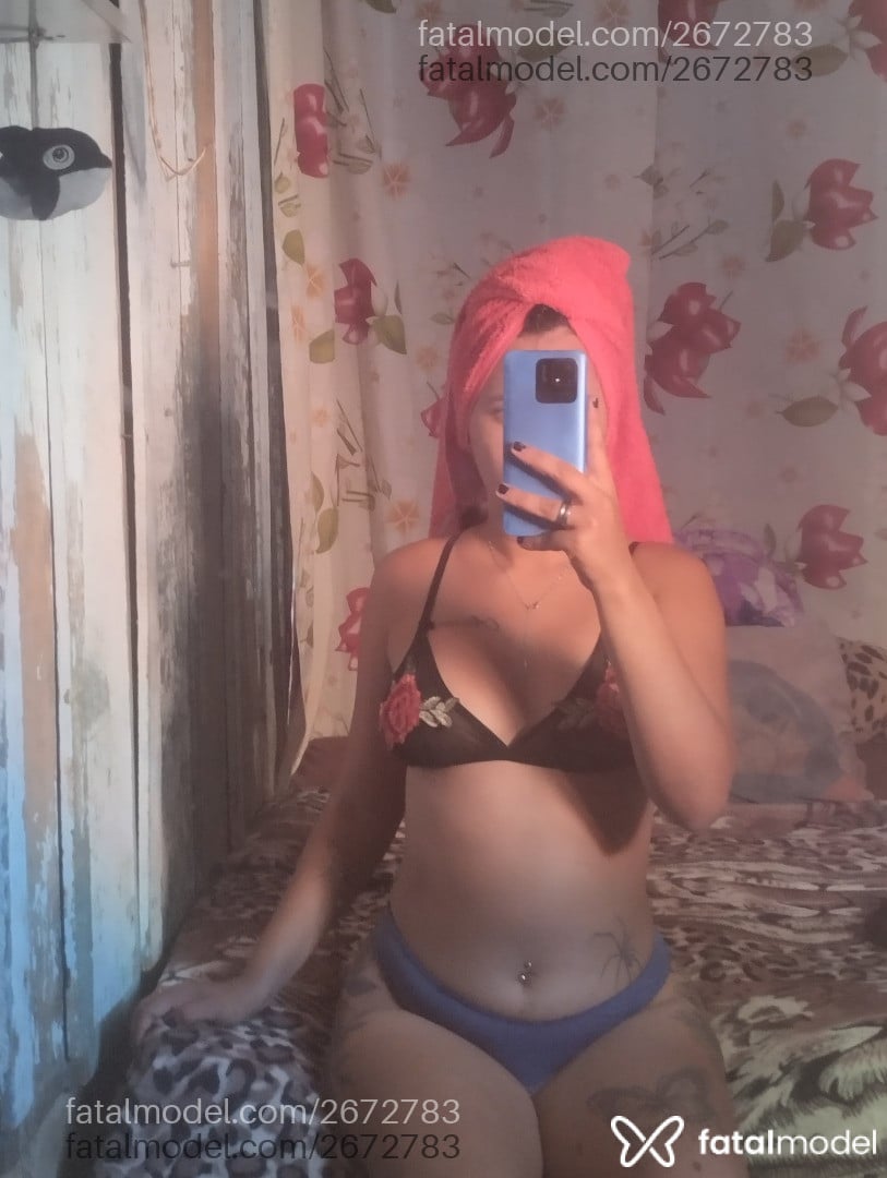 Acompanhante mulher com cabelo castanho de olhos castanhos - Morena