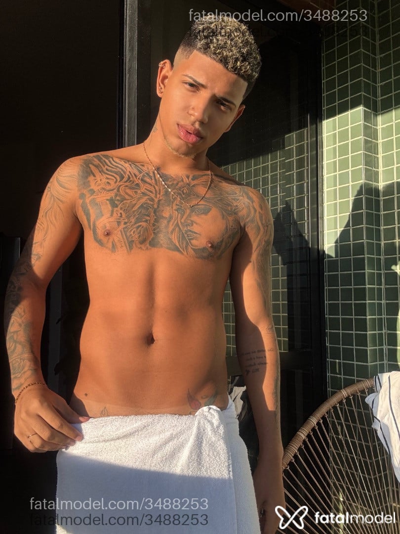 Acompanhante homem morena (o) de olhos pretos - Caíque