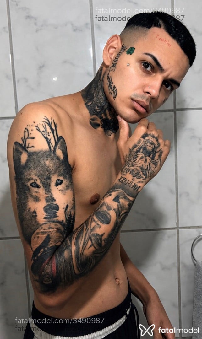 Acompanhante homem com cabelo castanho de olhos pretos - Freddy Khusich