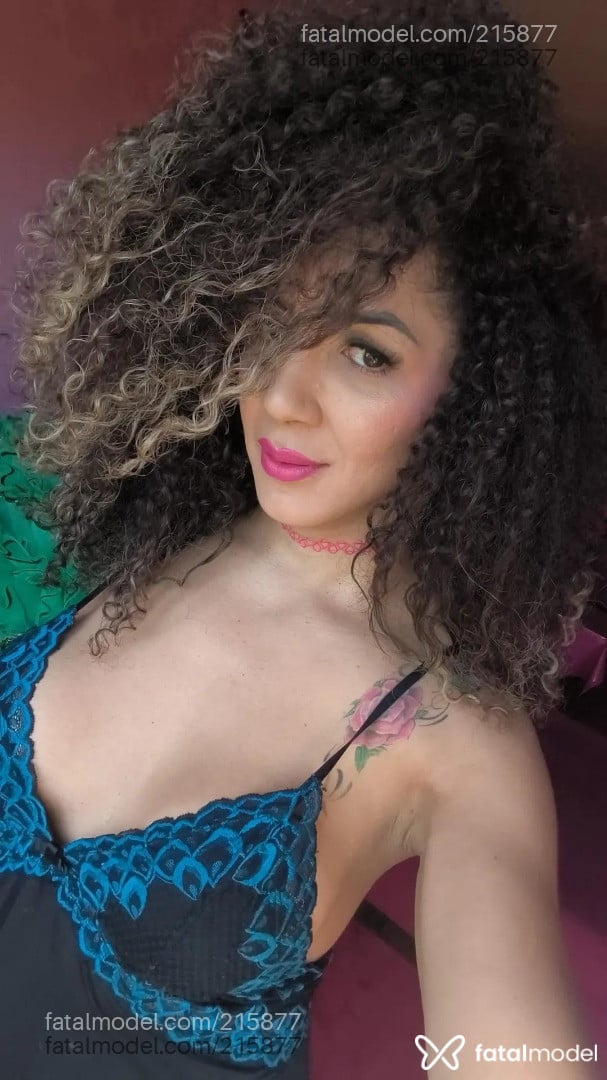 Acompanhante mulher trans loira (o) de olhos castanhos - Kyarinha