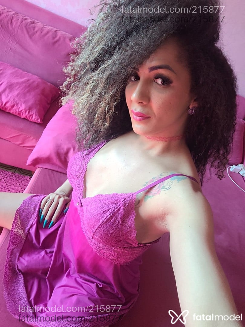 Acompanhante mulher trans loira (o) de olhos castanhos - Kyarinha