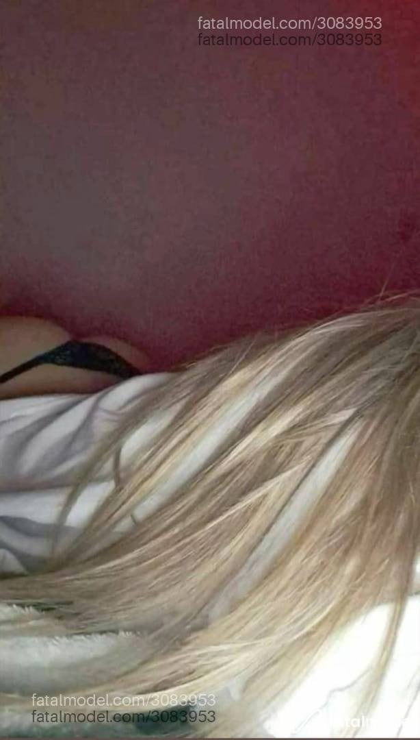 Acompanhante mulher loira (o) de olhos azuis - Bia Oliveira