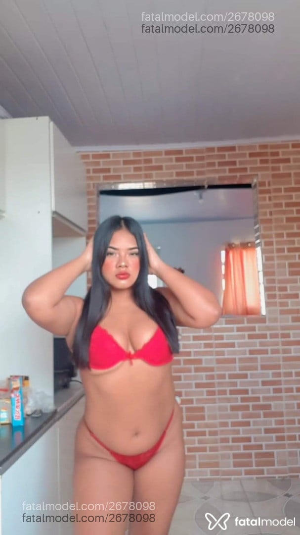 Acompanhante mulher morena (o) de olhos castanhos - Milena