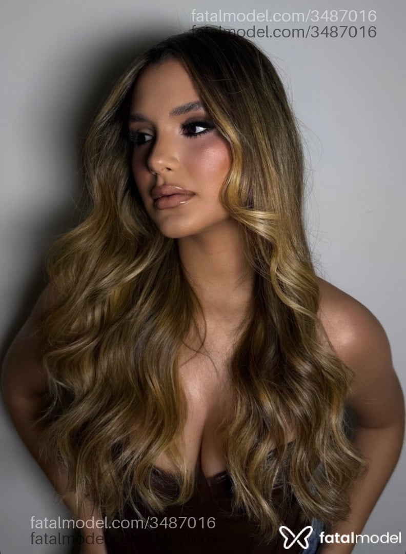 Acompanhante mulher com cabelo castanho de olhos castanhos - Ninaa