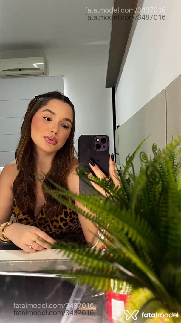 Acompanhante mulher com cabelo castanho de olhos castanhos - Ninaa