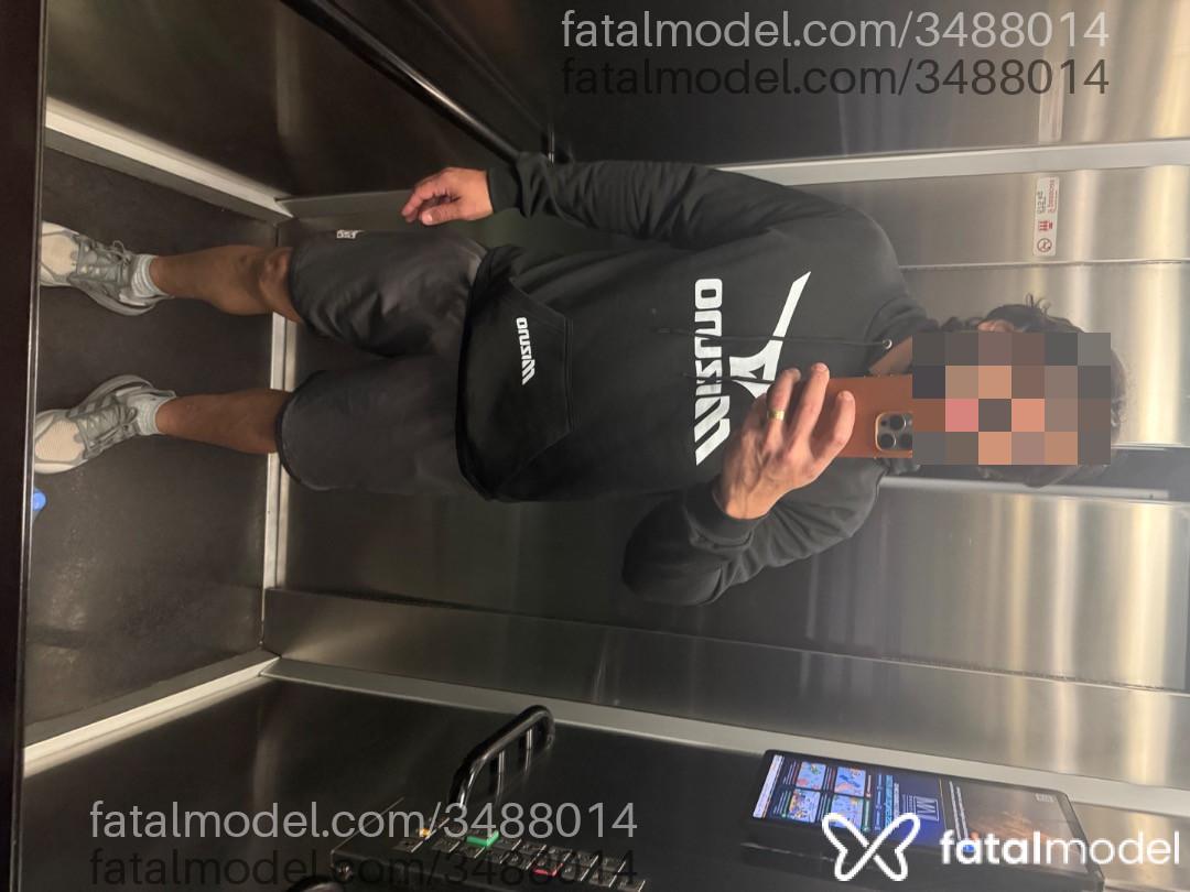 Acompanhante homem com cabelo castanho de olhos castanhos - Aquiles