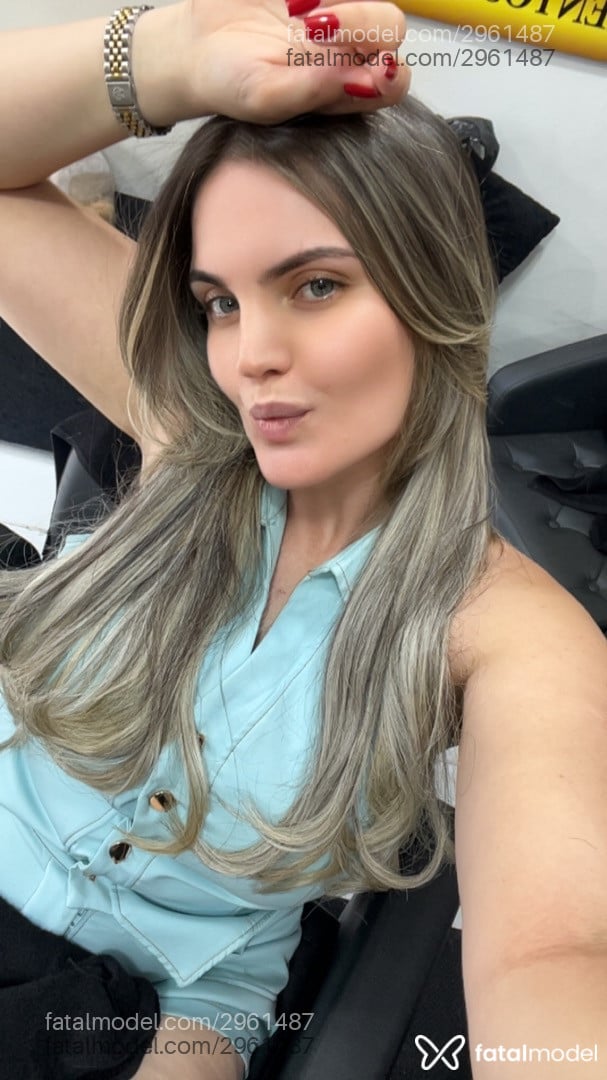 Acompanhante mulher loira (o) de olhos azuis - Isa