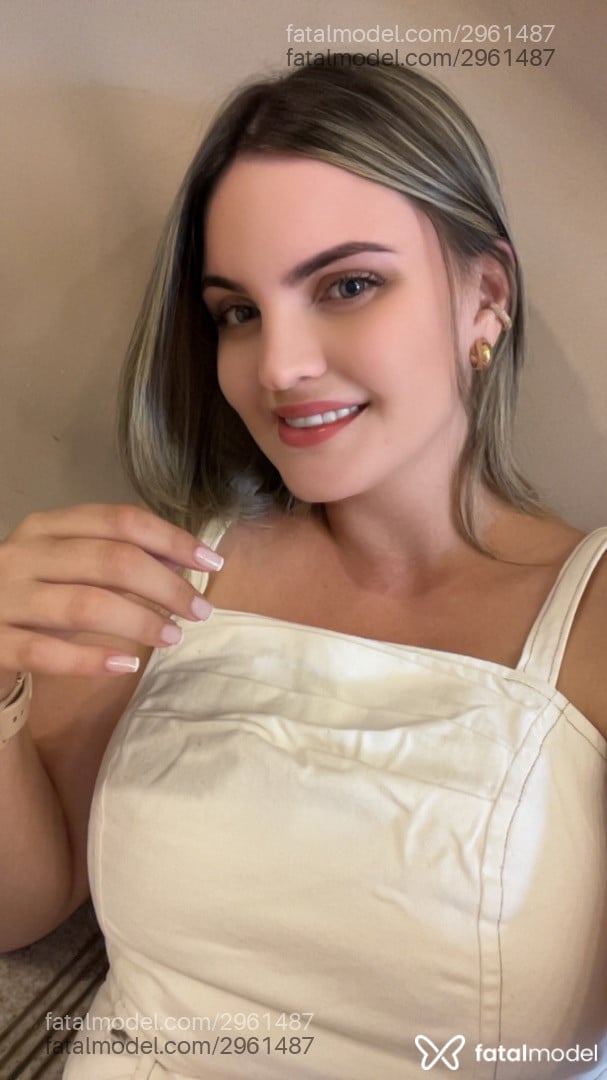 Acompanhante mulher loira (o) de olhos azuis - Isa