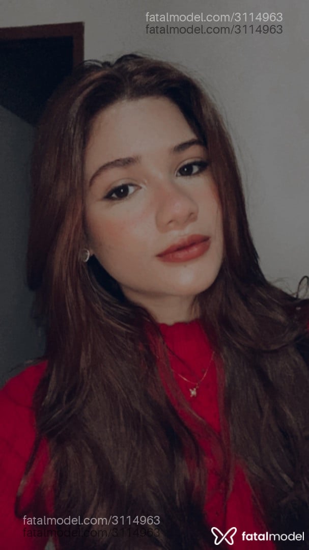 Acompanhante mulher ruiva (o) de olhos castanhos - Helena