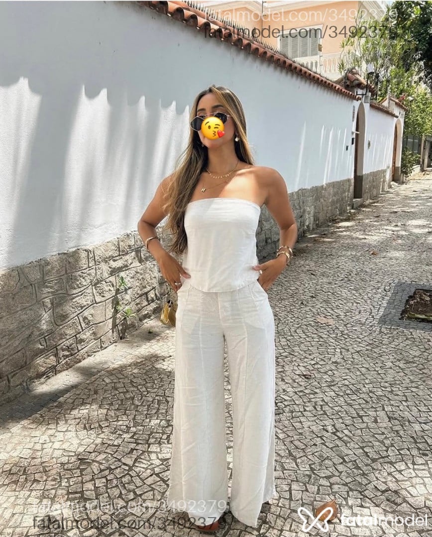 Acompanhante mulher loira (o) de olhos castanhos - Julia