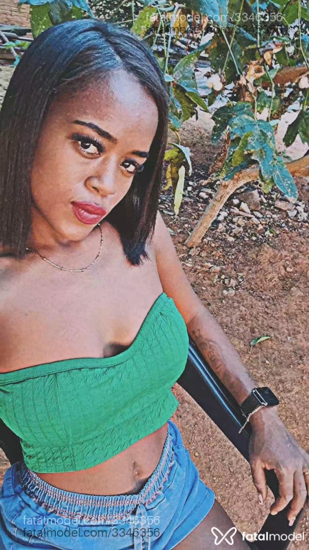 Acompanhante mulher morena (o) de olhos castanhos - Bhaiana
