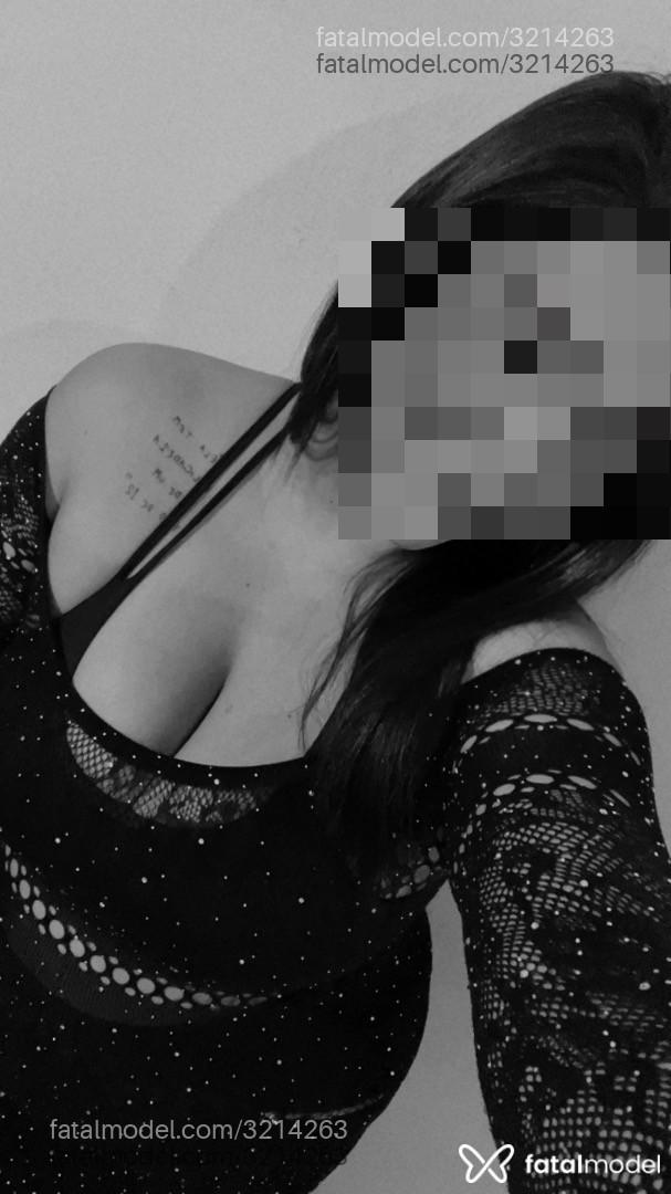 Acompanhante mulher morena (o) de olhos pretos - Morena