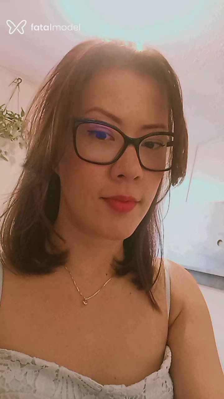 Acompanhante mulher com cabelo castanho de olhos castanhos - Luíza Graciela