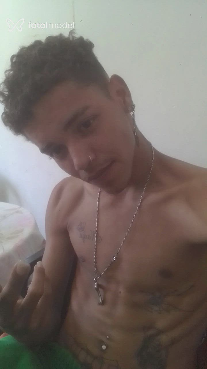 Acompanhante homem com cabelo castanho de olhos castanhos - Pedro