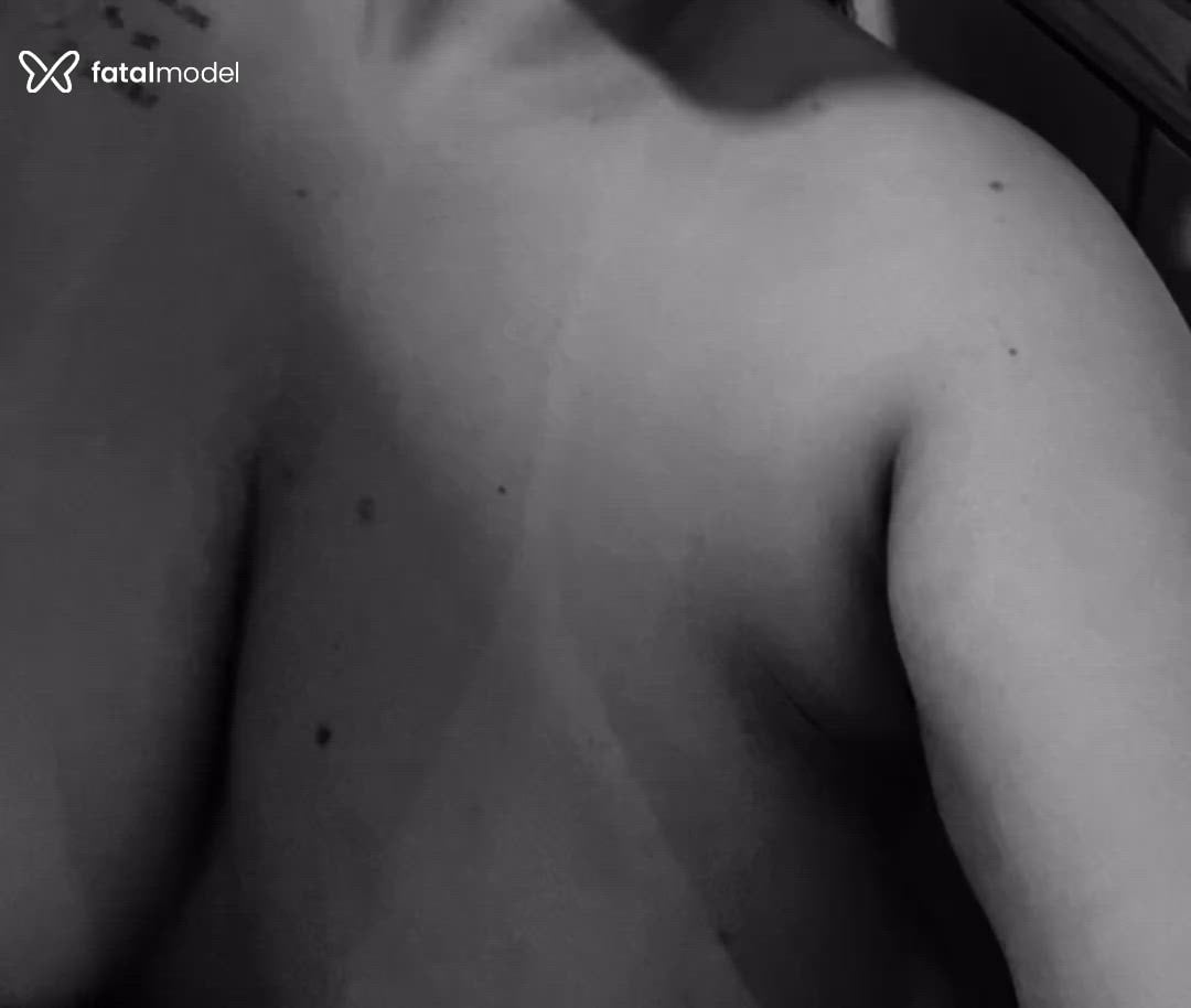 Acompanhante mulher morena (o) de olhos pretos - Morena