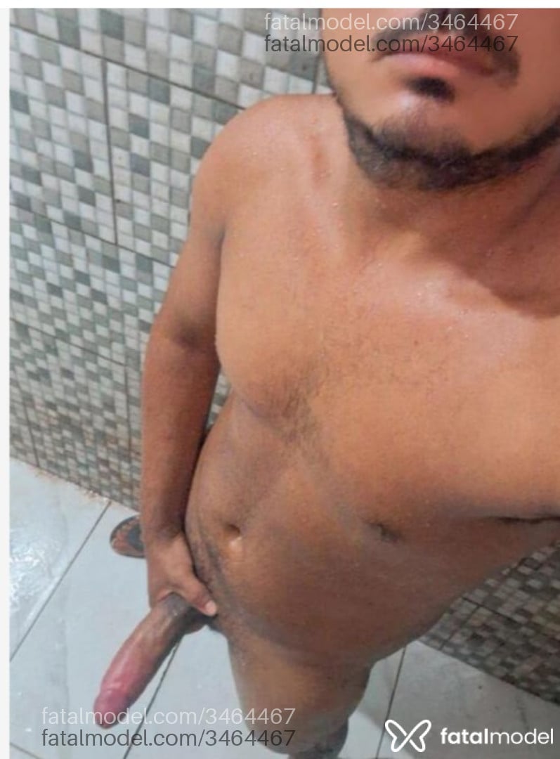 Acompanhante homem com cabelo grisalho de olhos castanhos - Silva