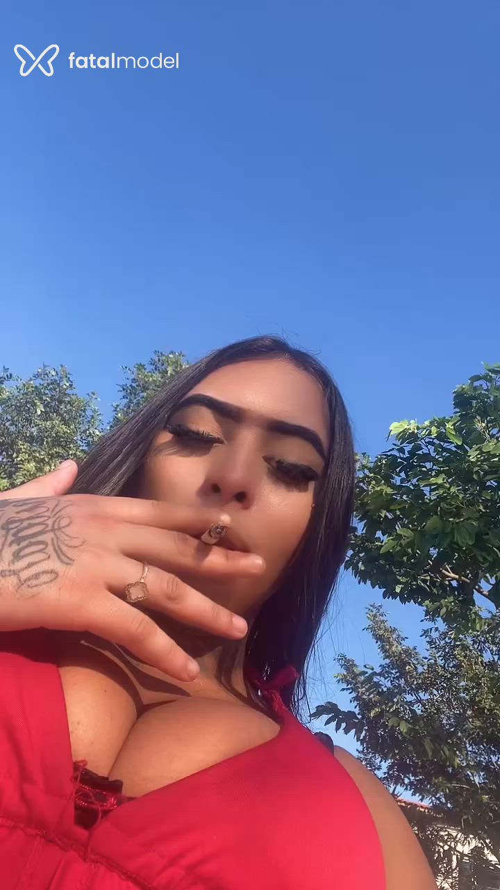Acompanhante mulher trans morena (o) de olhos castanhos - Evellyn