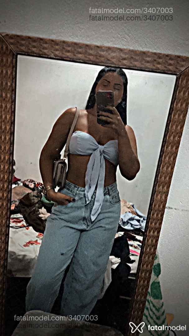 Acompanhante mulher morena (o) de olhos pretos - Dedeza